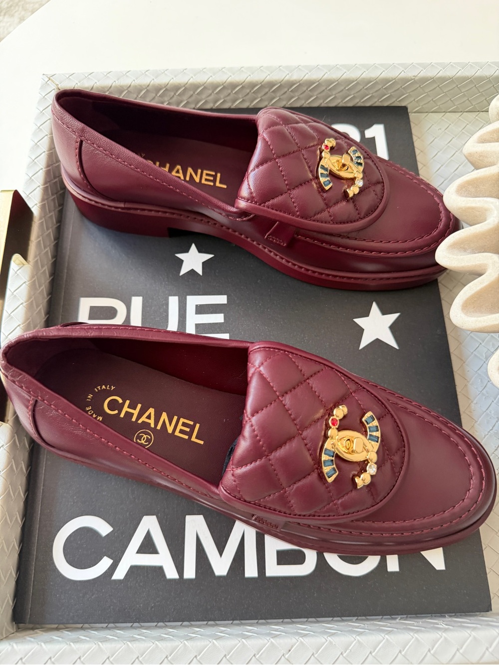 CHANEL BURGUNDY LEATHER LOAFERS OXFORD SHOES GOLD STRASS GEMS CC TURNLOCK 37 - Picture 6 of 17